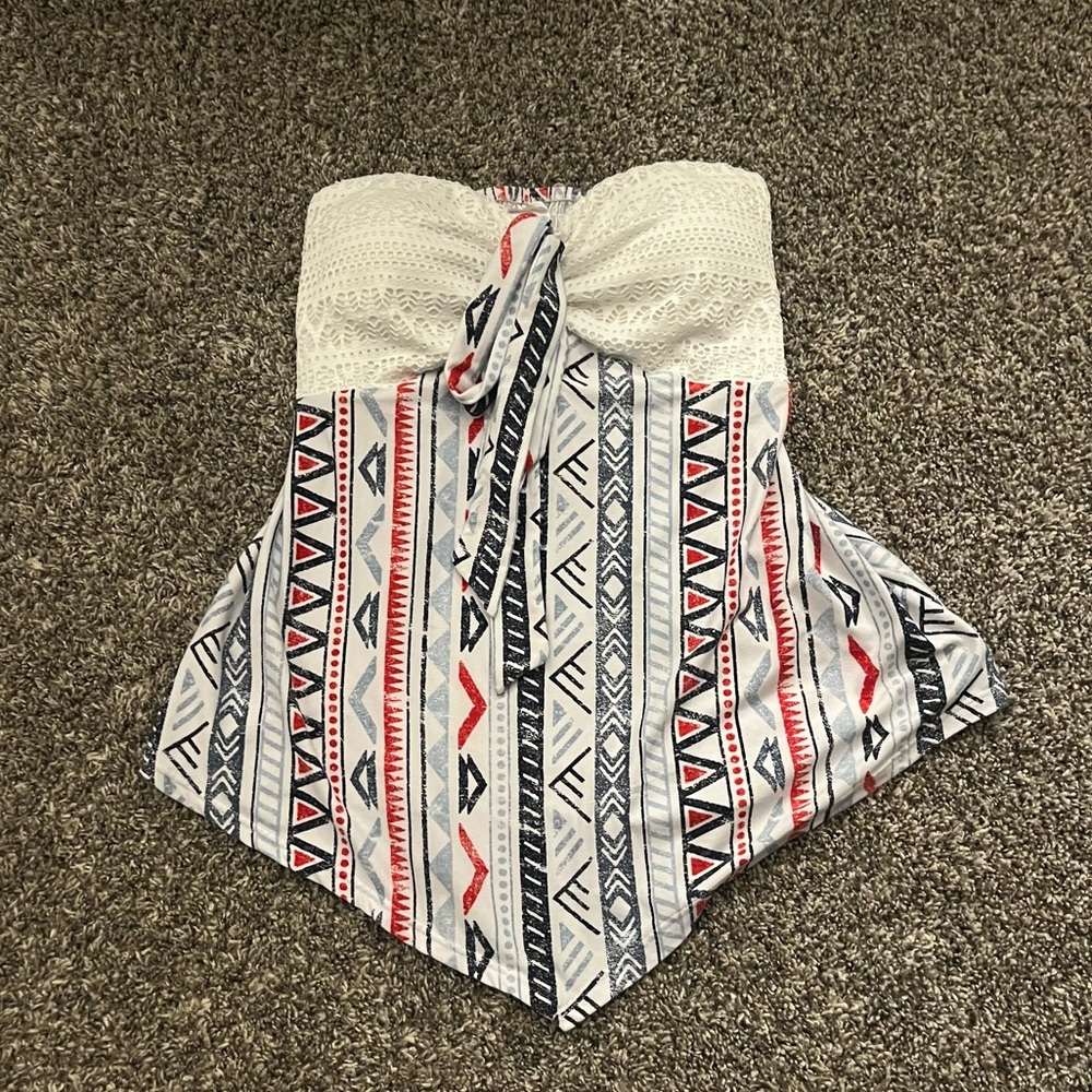 NO BOUNDARIES strapless top - size medium